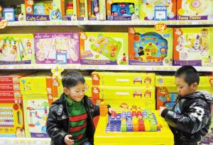 中国昆明顺城购物中心迎来玩具“反”斗城(组图)