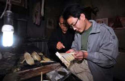 千年制笔工艺面临失传危机 手工制作绛州毛笔买少见少