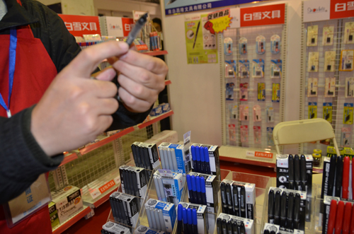 白雪文具携新产品   惊喜亮相