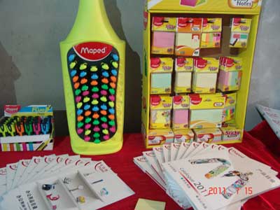 订货会展品：彩笔和便利贴