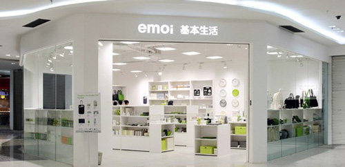 emoi基本生活 绿色白色间的极简跳跃