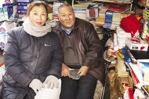 14年捐助文具近60万元 雷锋夫妇助学8000孩童(组图)