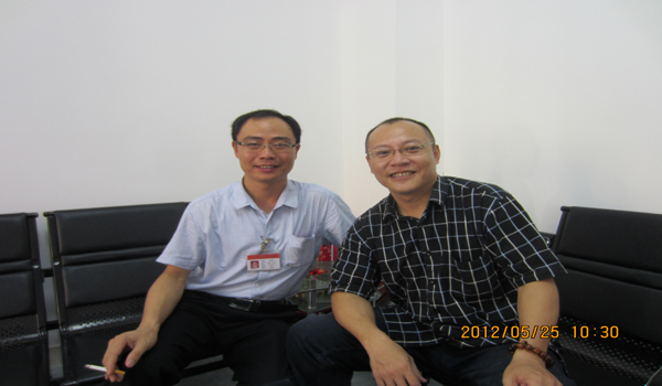 组织会员参加高校学生就业招聘会