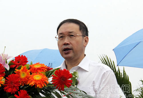 宜宾纸业股份有限公司整体搬迁技改项目开工仪式在南溪区轻工业园区隆重举行。