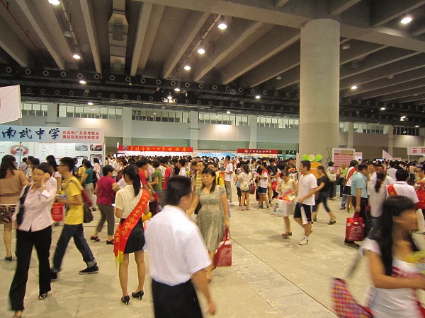 真彩文具亮相2012年广州市高中阶段学校招生现场咨询会